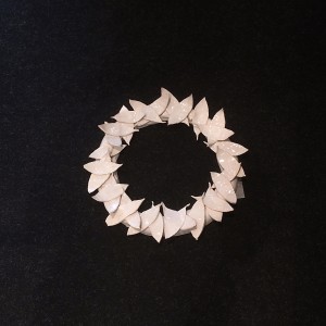 couronne de feuilles de laurier, diam 60 cm, faïence blanche, 2015