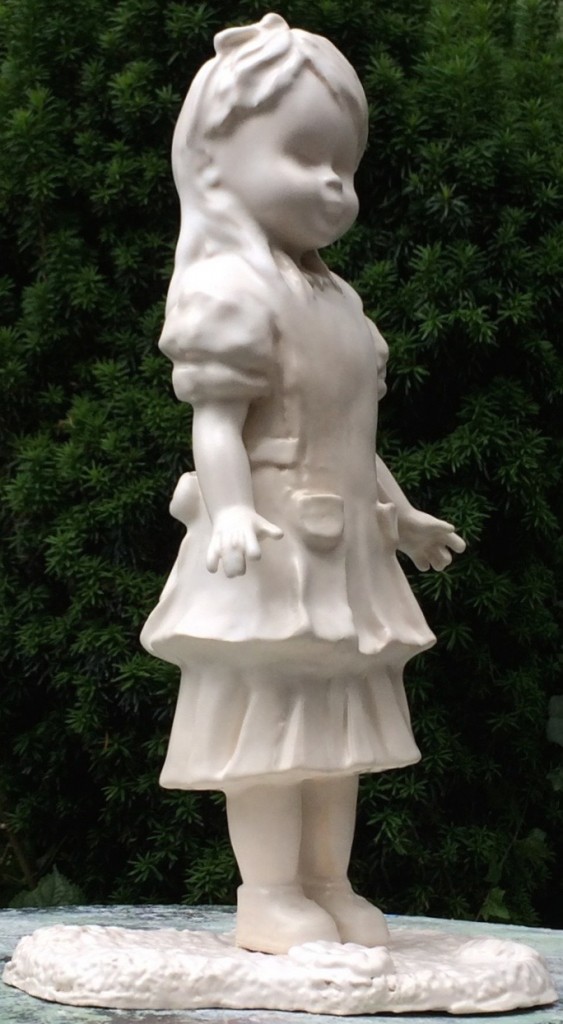 "Alice", sculpture en faïence émaillée, blanc satiné, haut 30 cm, 2014, pièce unique